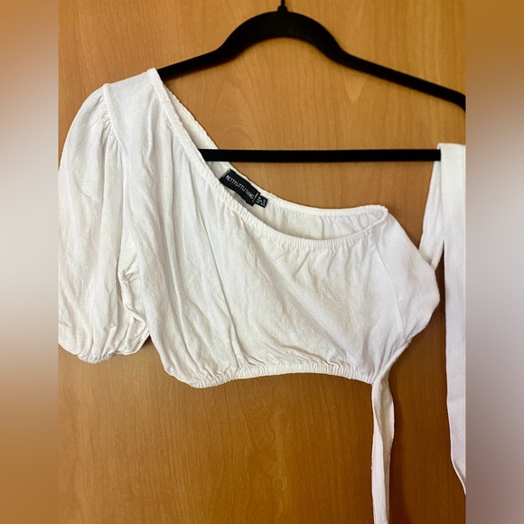 PrettyLittleThing linen Cream Off-Shoulder Blouse - Picture 2 of 4